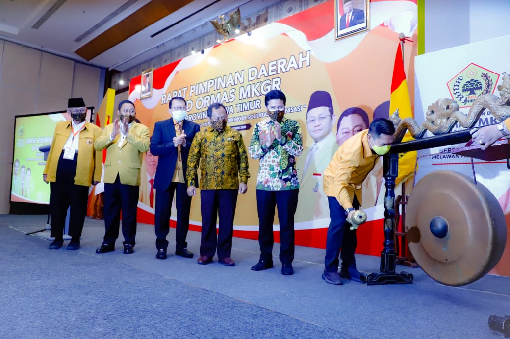 Sekjen DPP MKGR Adies Kadir saat membuka Rapimda  bersama Wagub dan jajaran pengurus MKGR Jatim, Sabtu (18/10/20).
