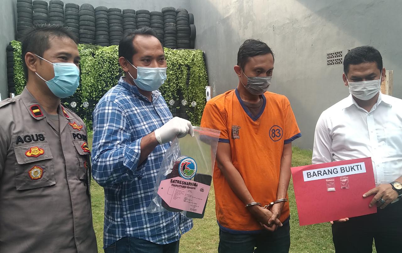 Tersangka  Subairi (32) pengedar narkoba jenis sabu. Sp/tyan