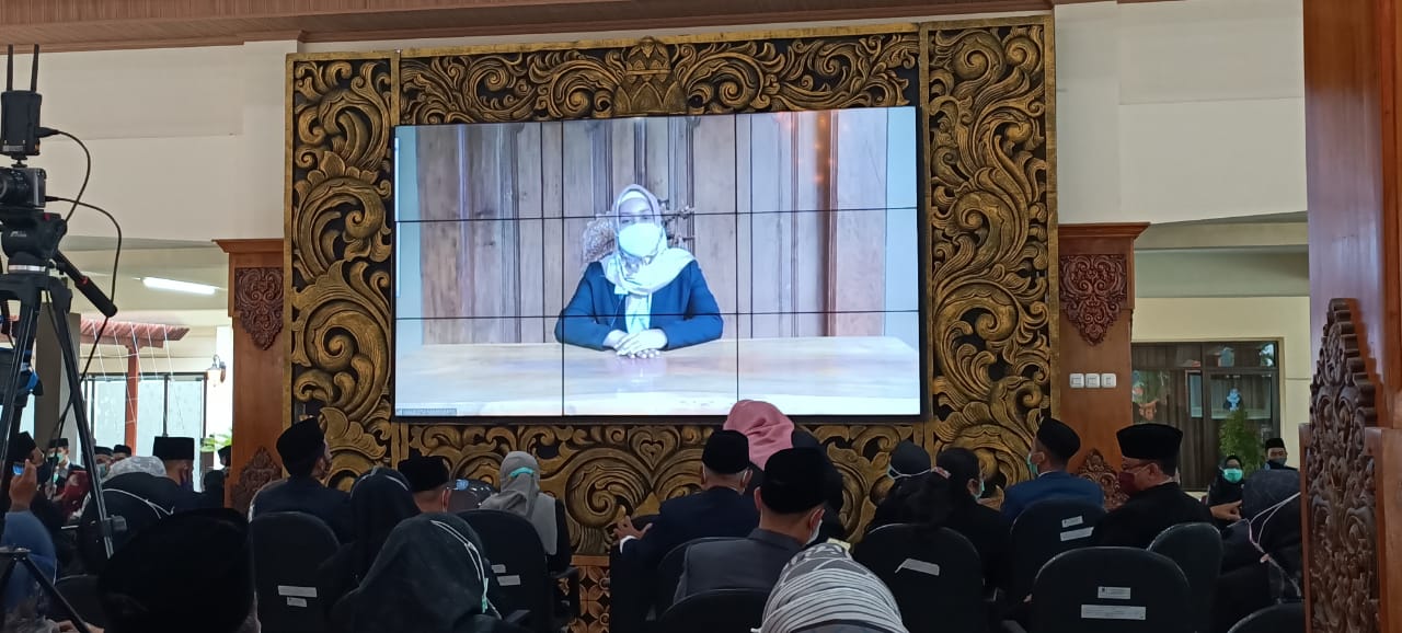 Walikota Mojokerto, Ika Puspitasari saat jumpa pers terkait terpapar covid-19. SP/Dwy Agus Susanti