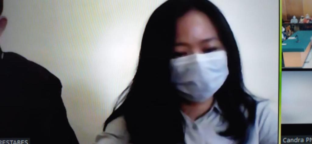 Evy Tanudjaja, mantan istri bos Toko Hanjaya menjalani sidang tuntutan di ruang sidang Chandra, Pengadilan Negeri Surabaya, Kamis (07/01/2021).SP/BUDI