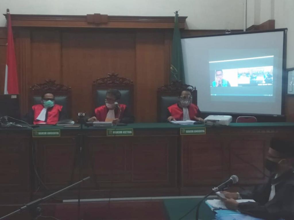 Sidang  terdakwa Hilmy Maulana Hamid Saputra pemeriksaan saksi korban di ruang Kartika 2, PN Surabaya, Senin (11/01). SP/BUDI