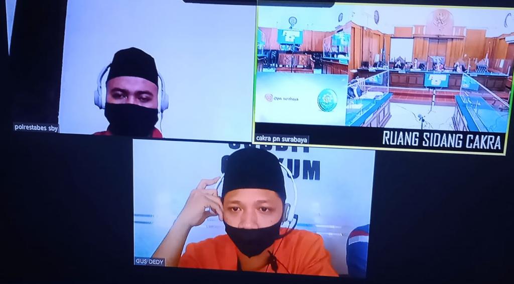 Terdakwa Samsudin, menjalani sidang di ruang Cakra, Pengadilan Negeri PN Surabaya. SP/BUDI