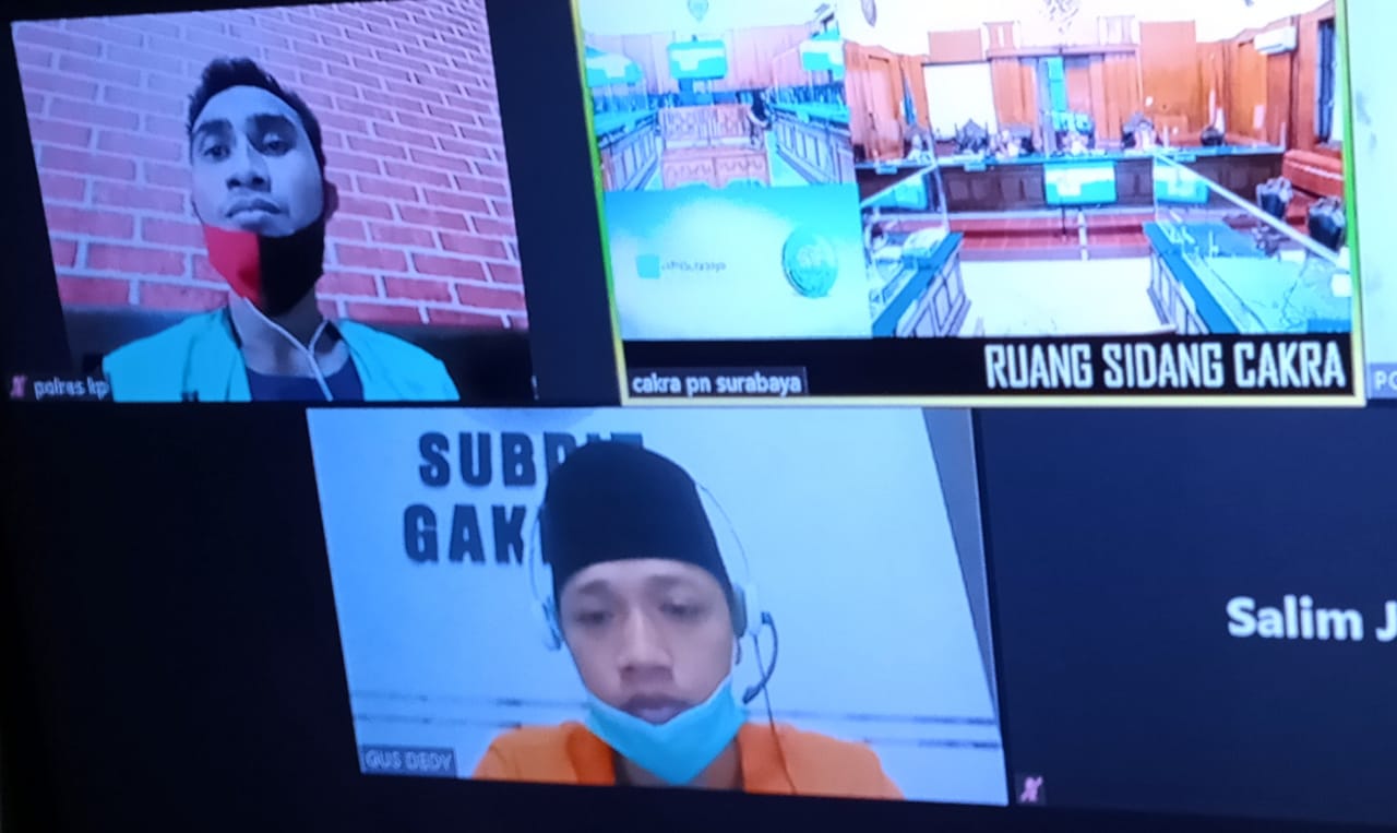 Terdakwa Samsudin, menjalani sidang diruang Cakra, Pengadilan Negeri (PN) Surabaya, Kamis (04/02/2021). SP/BUDI