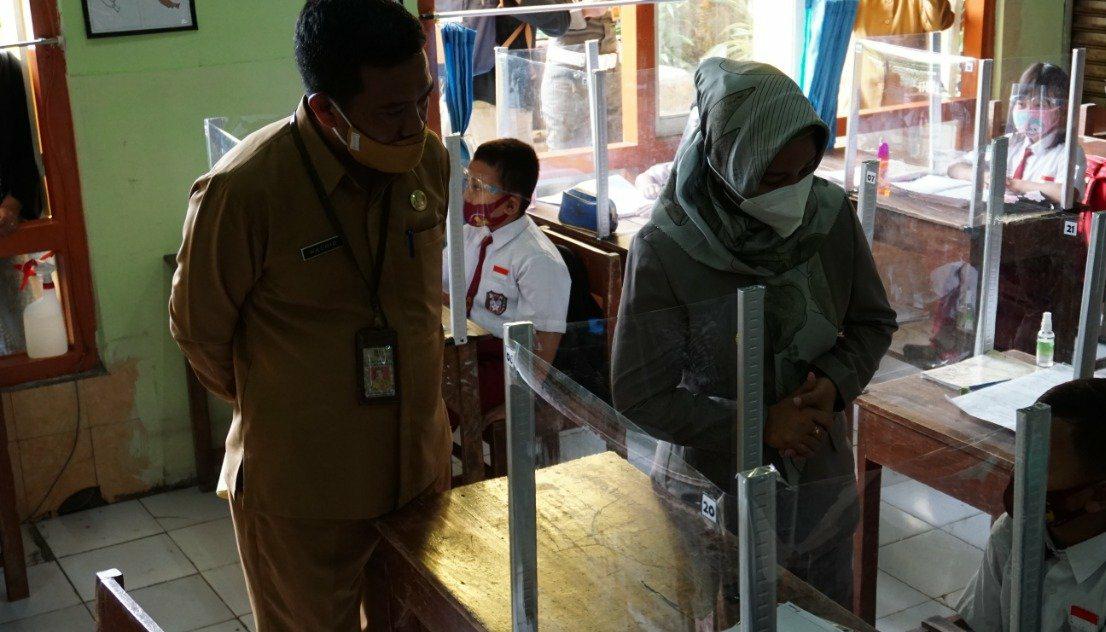 Wali Kota Mojokerto, Ika Puspitasari didampingi Kepala Dinas Pendidikan dan Kebudayaan Kota Mojokerto, Amin Wachid. SP/Beritajatim