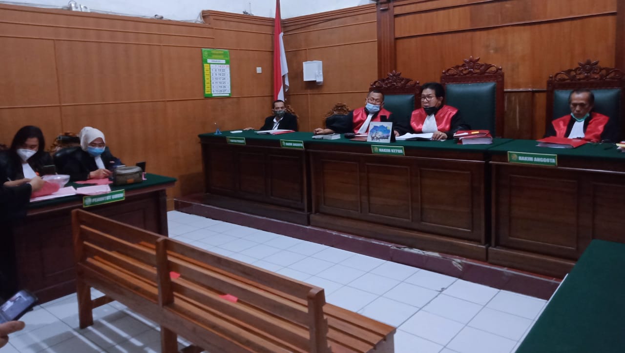 Sidang perkara narkotika dengan terdakwa Purnomo Kasidi, di ruang Sari 1,PN.Surabaya, secara online Video call, Selasa (09/02/2021).SP/BUDI MULYONO.