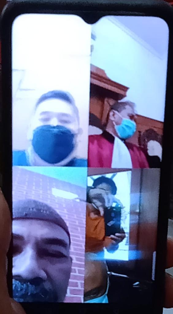 Terdakwa Matnadin (55), diruang Tirta II, PN Surabaya, secara online, Kamis (18/02/2021). SP/BUDI  