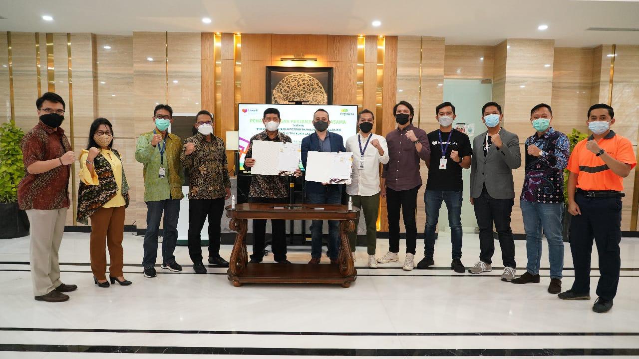 Kerjasama penandatanganan Perjanjian Kerja Sama (PKS) antara Direktur Utama PT Pegadaian (Persero) Kuswiyoto dengan Chief Logistics Officer Lazada Logistics, Philippe Jacques Auberger. SP/ALQ