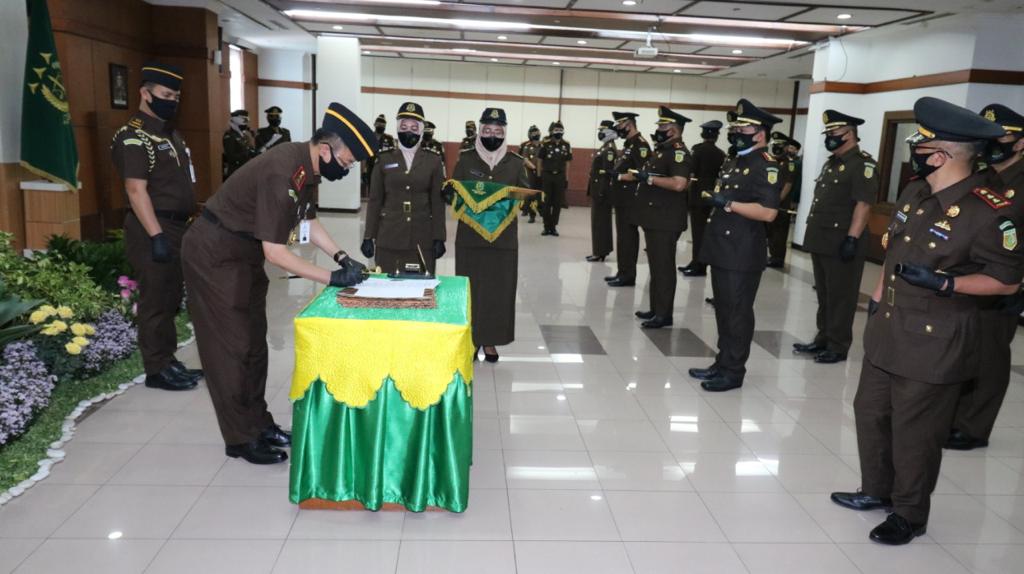 Pelantikan pejabat struktural di jajaran Kejaksaan Tinggi (Kejati) Jatim, Kamis (4/3/2021).SP/BUDI MULYONO