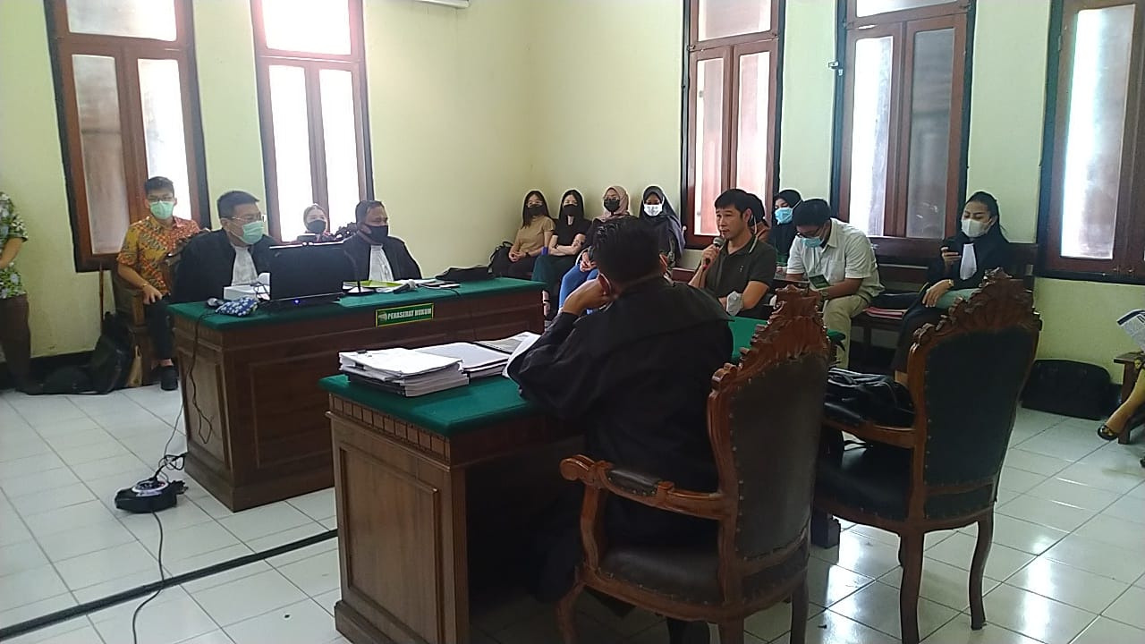  Saksi Yakob Prayogo saat sidang di PN Surabaya. SP/BUDI MULYONO.