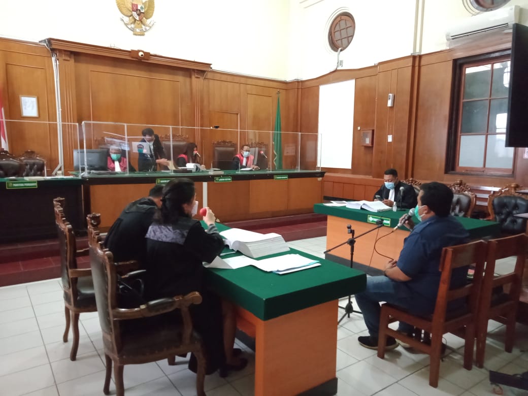 Sapta Aprilianto, SH, MH, LL.M, Ahli Hukum Pidana dari Unair Surabaya saat dihadirkan dalam sidang  di ruang Candra PN Surabaya, Selasa (30/3/2021).SP/BUDI MULYONO