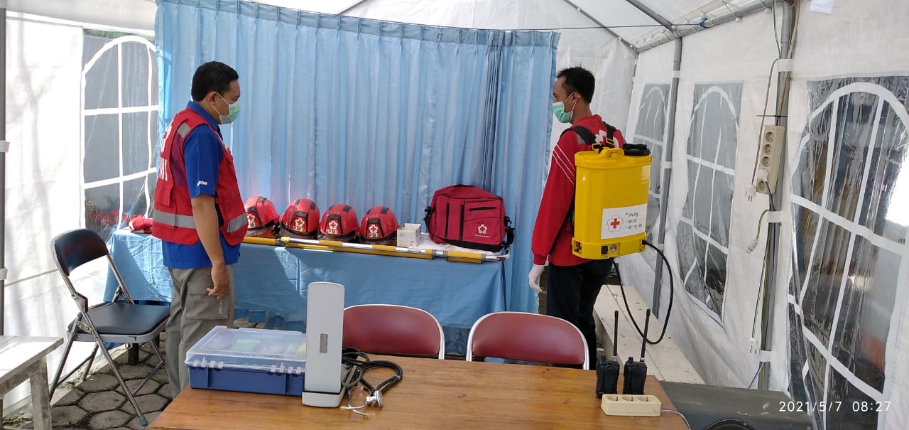 PMI Kabupaten Jember menyiagakan posko layanan kesehatan dan ambulans mulai tanggal 7 - 17 Mei 2021 di lima titik rawan dan buka 24 jam penuh. SP/DIK