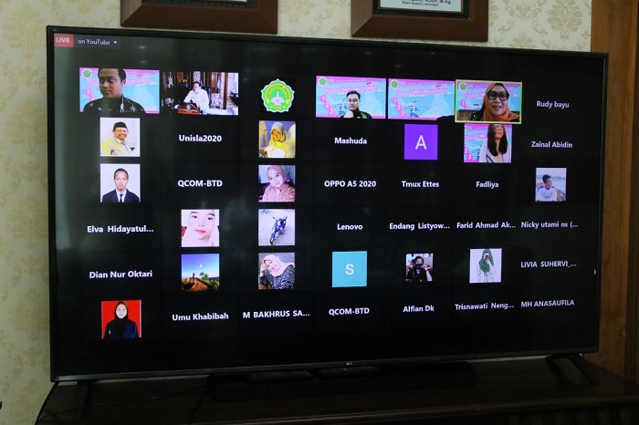Caption: Peserta webinar mahasiswa Unisla, menyimak saat bupati Yes menyampaikan  materi Sukses Membangun Karir Pasca Pandemi. SP/MUHAJIRIN KASRUN