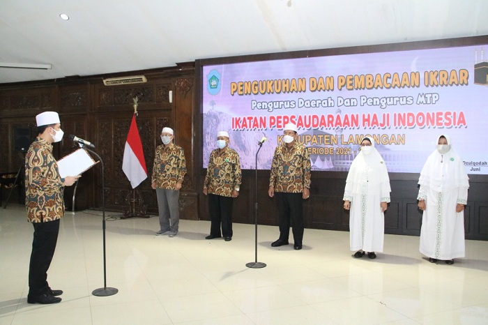 Wagub Emil Elestianto Dardak saat mengukuhkan pengurus IPHI Lamongan.:SP/MUHAJIRIN KASRUN