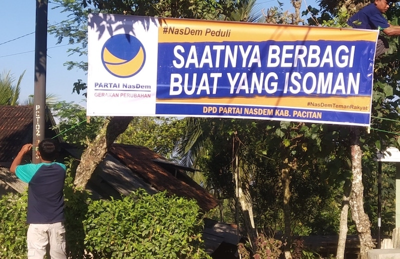 DPD Partai Nasdem Pacitan aktif membantu masyarakat yang sedang isolasi mandiri akibat Covid 19 di masa PPKM kali ini.