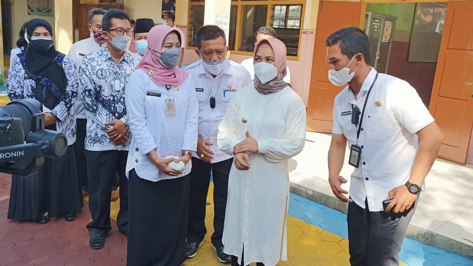 Walikota Mojokerto, Ika Puspitasari saat sidak PTM hari ketiga di SMPN 8 Kota Mojokerto.SP/Dwy AS