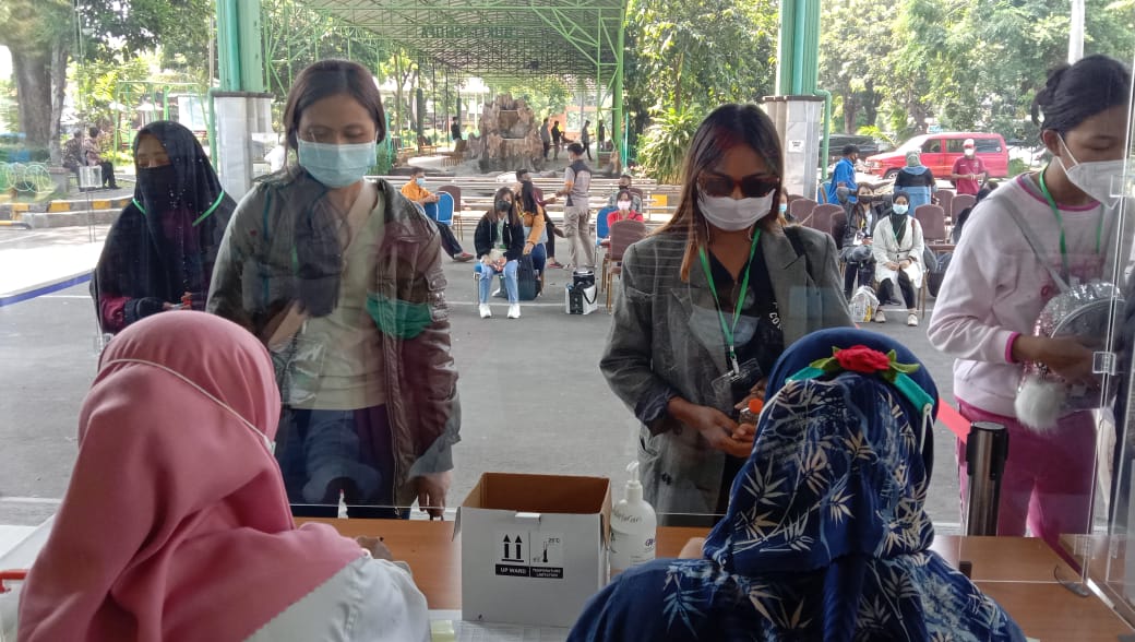 Para PMI akan menjalani karantina di Asrama Haji Surabaya selama tiga hari,Rabu (8/9/2021), SP/Kominfo Jatim