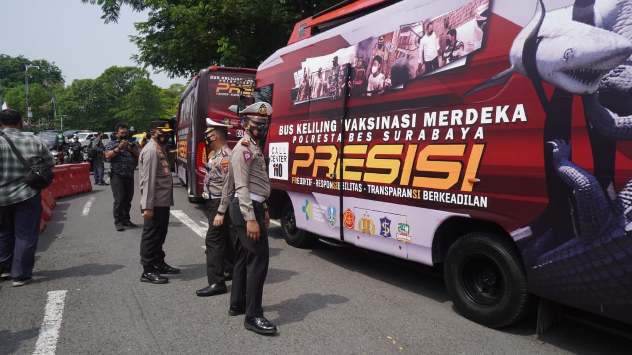 Kapolrestabes Surabaya, Kombes Pol Akhmad Yusep Gunawan melaunching Bus Vaksin, Rabu (6/10/2021).SP/Humas Polrestabes Surabaya