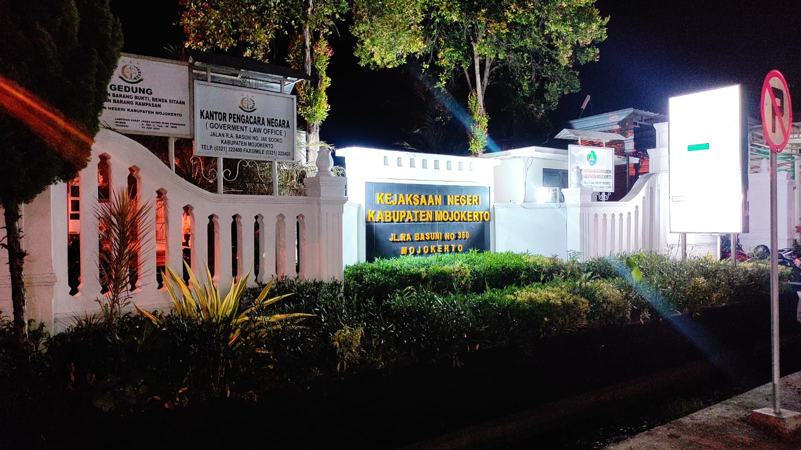 Kondisi Kejaksaan Negeri Kabupaten Mojokerto usai beredar kabar penangkapan Kasi Pidsus kemarin malam.SP/Dwy AS