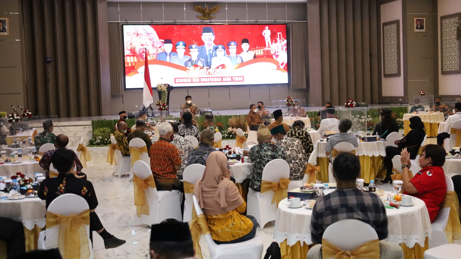 Silaturahmi bersama Seniman dan Budayawan yang ada di Jawa Timur, di Gedung Mahameru, Mapolda Jawa Timur. Sabtu (23/10/2021) malam. SP/HMS/HERMAN