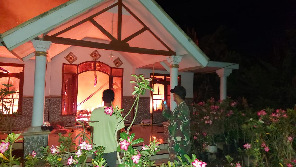  Kebakaran rumah terjadi pada Selasa (26/10/2021), sekira pukul 01.20 WIB.SP/LIM