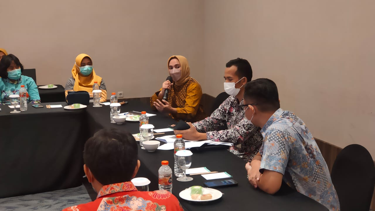 Fasilitasi Pengumpulan, Pengolahan dan Analisis Data Industri, Data Kawasan Industri serta Data Lingkup Kabupaten atau Kota melalui SIINas tahun 2021 di ruang rapat Hotel Ayola, Jumat (5/11/2021) pagi.SP/Dwy AS
