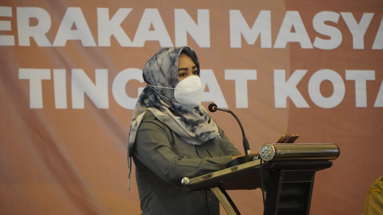Wali Kota Mojokerto, Ika Puspitasari saat membuka forum Koordinasi Lintas Sektor dalam Mendorong Implementasi Gerakan Masyarakat Hidup Sehat (GERMAS) di Tingkat Kota Tahun 2021, Senin (8/11/2021). SP/Dwy AS