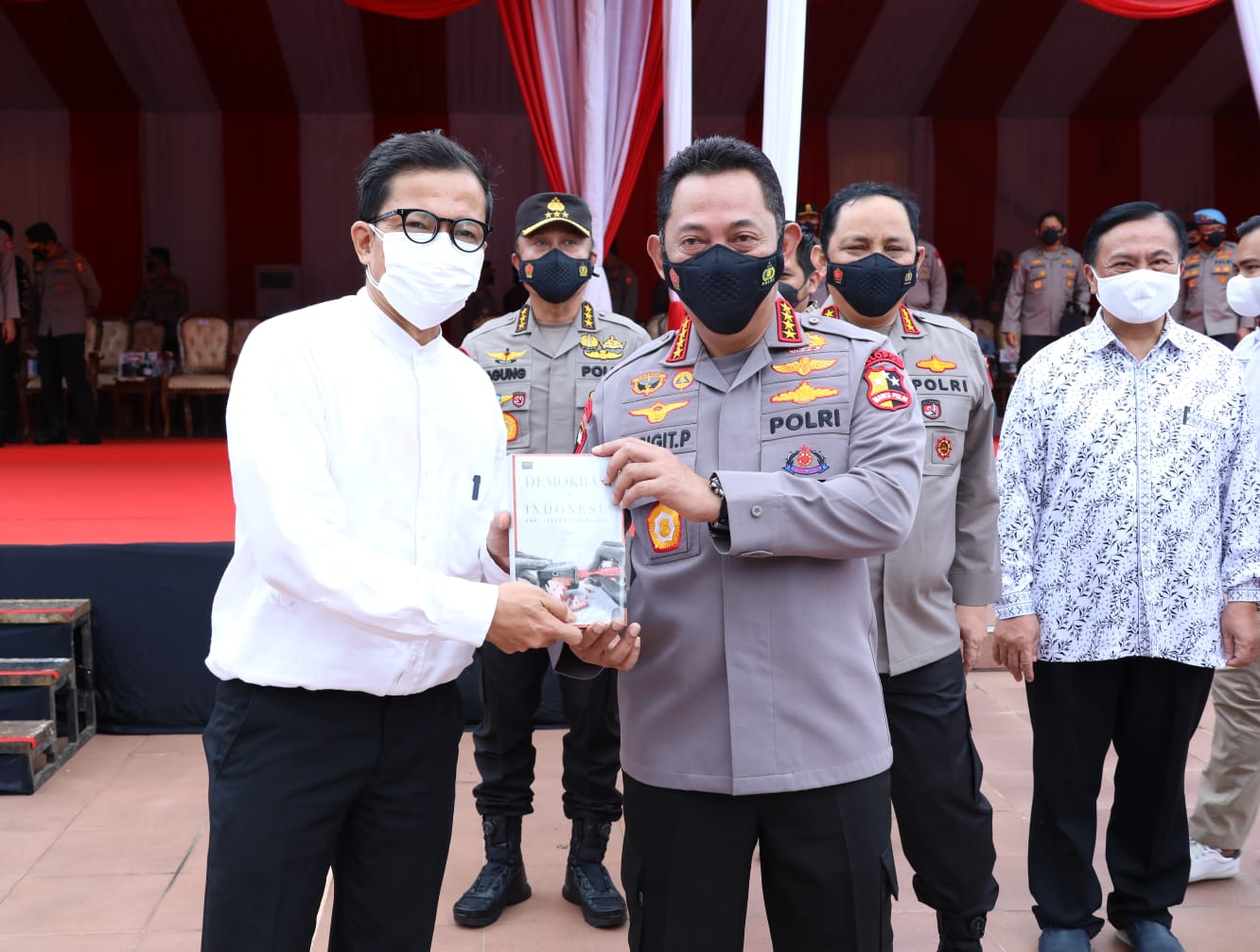 Pembukaan lomba orasi unjuk rasa di Tugu Proklamasi, Jakarta Pusat, Jumat (10/12/2021). 