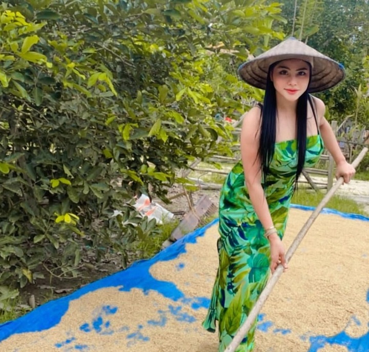 Tisya Erni (TE), Selebgram yang digerebek Direskrimum Polda Jateng di sebuah hotel di Semarang. 