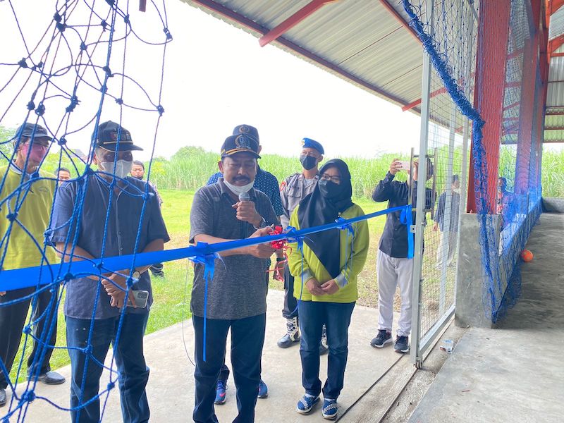Anggota DPRD Jatim H Subianto saat meresmikan penggunaan Lapangan Futsal di Desa Doko, Kecamatan Ngasem, Kabupaten Kediri, Sabtu (5/2/2022).