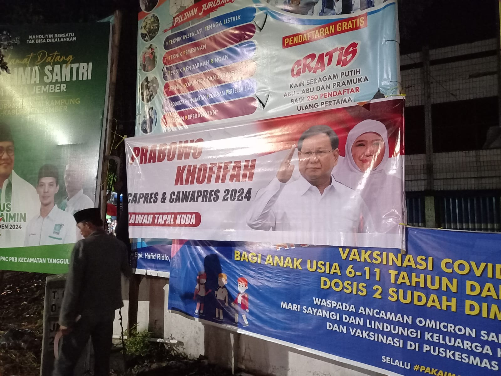  Salah satu spanduk Prabowo - Khofifah yang terpasang di Kabupaten Probolinggo. RKO