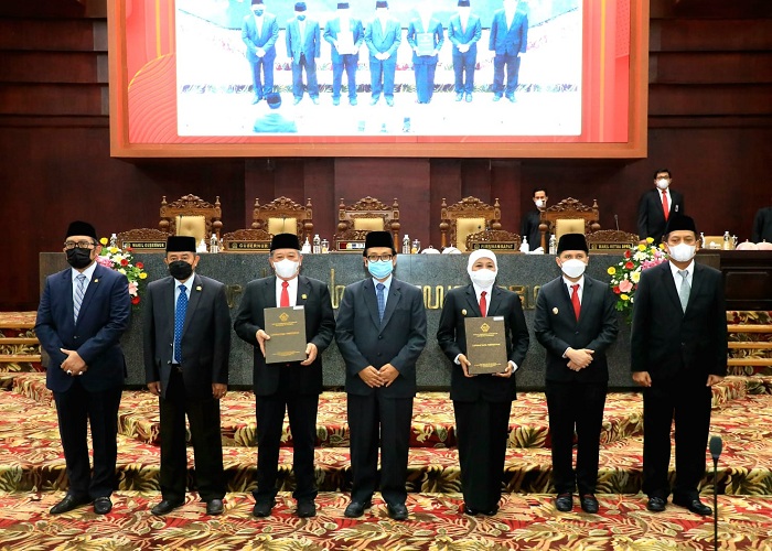 Pimpinan BPK RI saat menyampaikan Laporan Hasil pemeriksaan Keuangan Pemprov Jatim tahun 2021 kepada Gubernur, Wagub dan Pimpinan DPRD Jatim, di Gedung DPRD Jatim, Rabu (25/5/2022).