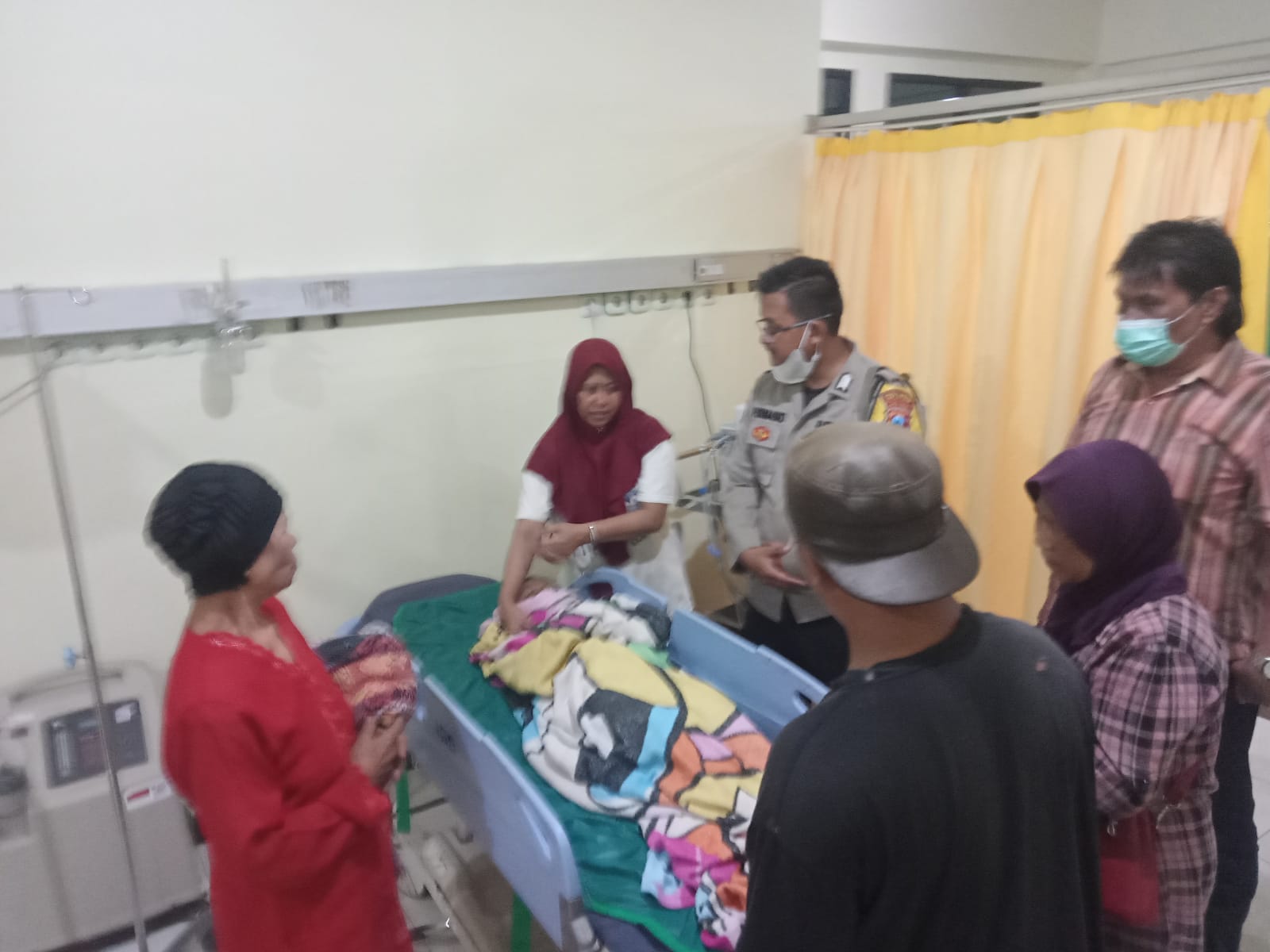 Petugas kesehatan RSUD Wlingi bersama dengan TIM Inafis Polres Blitar tidak  metemukan tanda-tanda kekerasan pada korban .