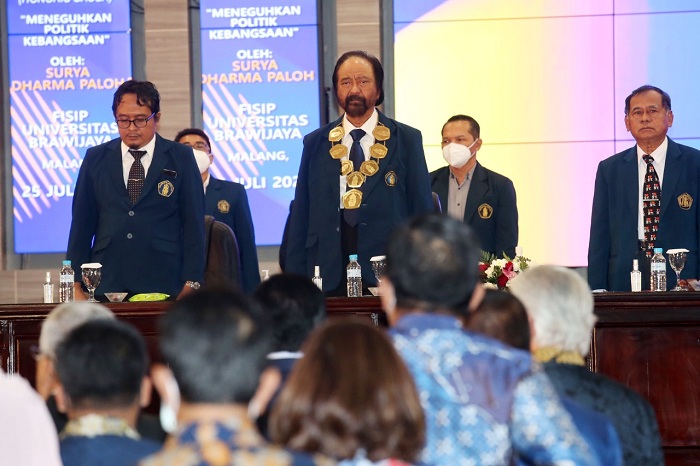 Surya Paloh saat menerima gelar Hc dari Unibraw Malang, Senin (25/7/2022). SP/RKO