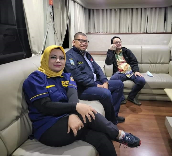 Arifan Wibisono (tengah) dan Esti Nalurani (depan) disebut-sebut bakal berebut Calon Ketua AMPI Jatim 2022-2025. SP/Riko Abdiono