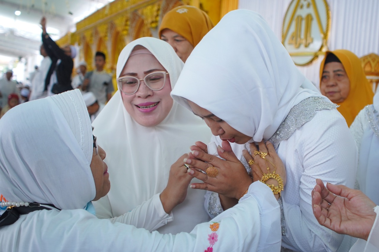 Wali Kota Ning Ita saat menghadiri haul akbar Kota Mojokerto
