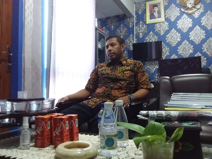 Direktur PDAM Kab. Sumenep, Febmi saat diruang kerjanya.SP/ Ainur Rahman