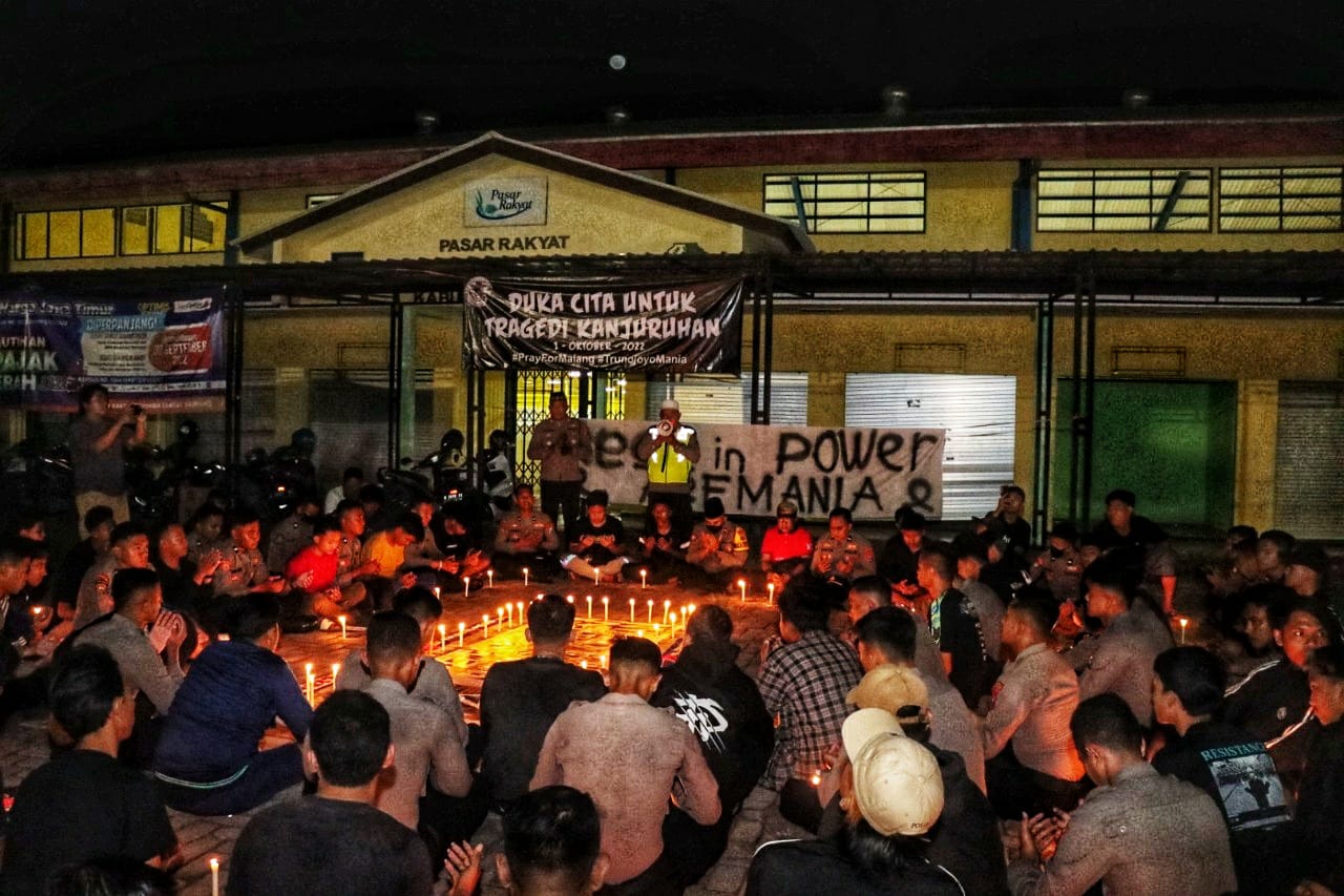 Kegiatan doa bersama di halaman Pasar Margalela, Kabupaten Sampang, Senin (3/10/2022).