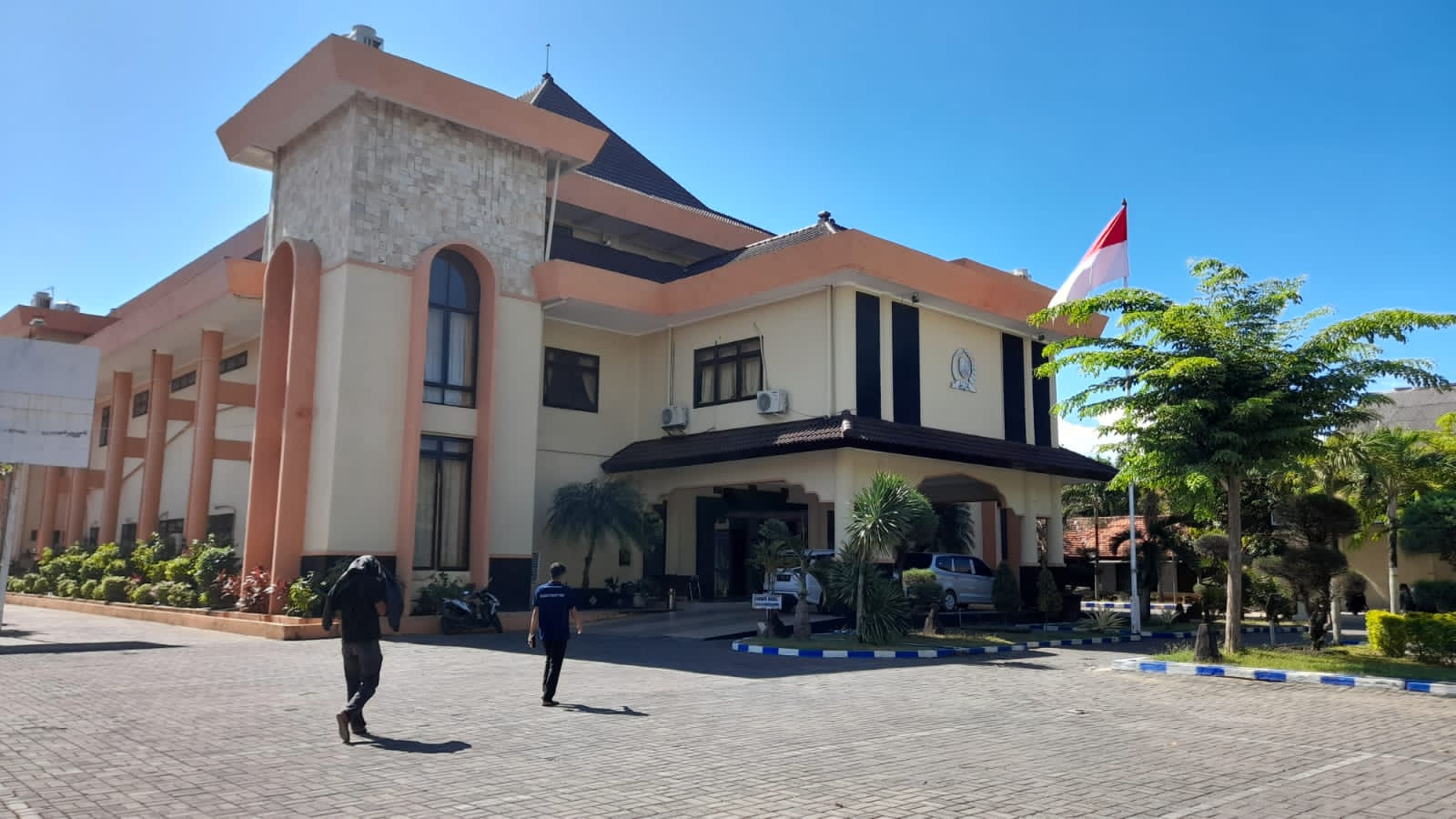 Kantor Dewan Perwakilan Rakyat Daerah Kabupaten Sampang.
