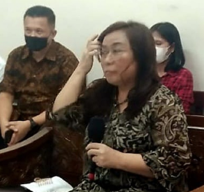 Terdakwa Ani Liem, mantan Komisaris PT Bank Perkreditan Rakyat Sumber Usahawan Bersama (SUB), tidak ditahan, mendengarkan tuntutan Jaksa, diruang Garuda 2 PN.Suabaya,Selasa (15/11/2022)