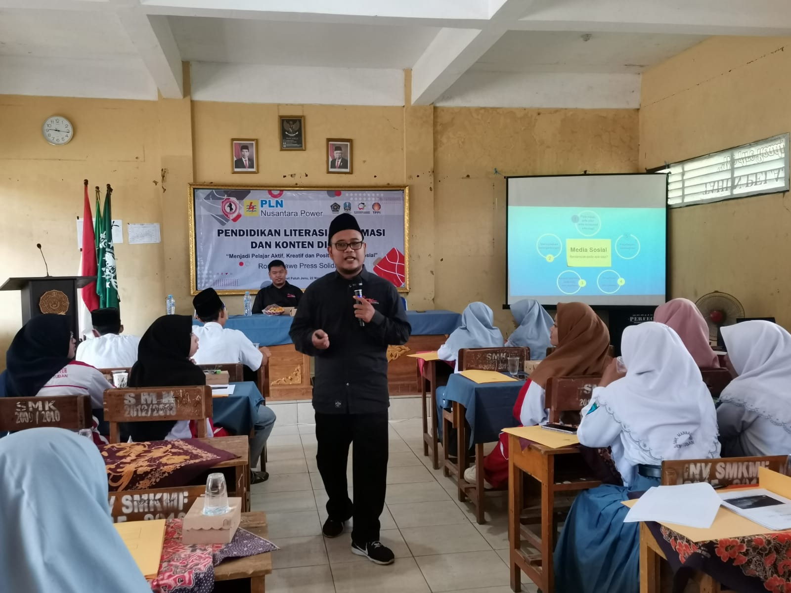 Suasana kelas pendidikan literasi dan konten digital yang diselenggarakan oleh Ronggolawe Press Solidarity.