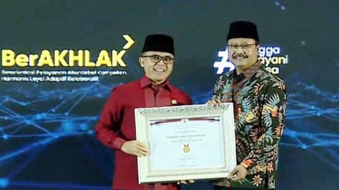 Men PAN RB Azwar Anas bersama Walikota Pasuruan Gus Ipul.