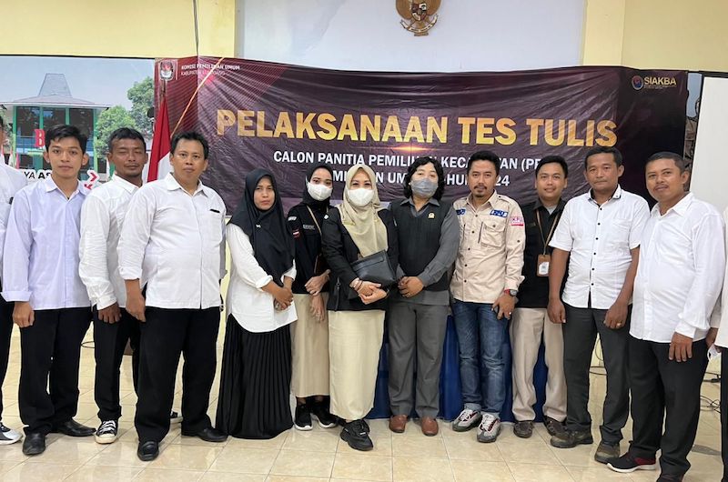 KPU Jawa Timur bersama calon anggota PPK asal Lumajang saat seleksi, Rabu (7/11/2022). 