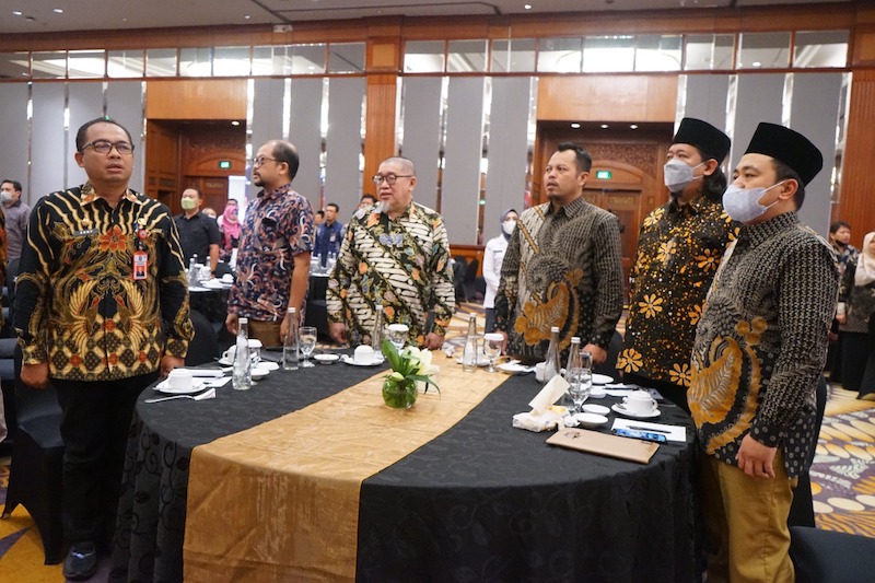 Komisioner KPU Jatim melakukan sosialisasi tahapan Pemilu 2024 kepada jajaran KPU Kabupaten Kota dan para stakholder di Surabaya, Kamis 8/12/2022. 
