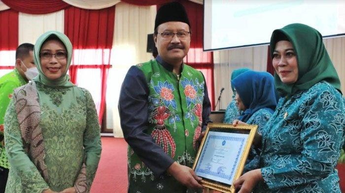 Wali Kota Pasuruan Saifullah Yusuf (Gus Ipul) saat membuka acara Hari Ibu yang diselenggarakan oleh Gabungan Organisasi Wanita di Gedung Gradika.