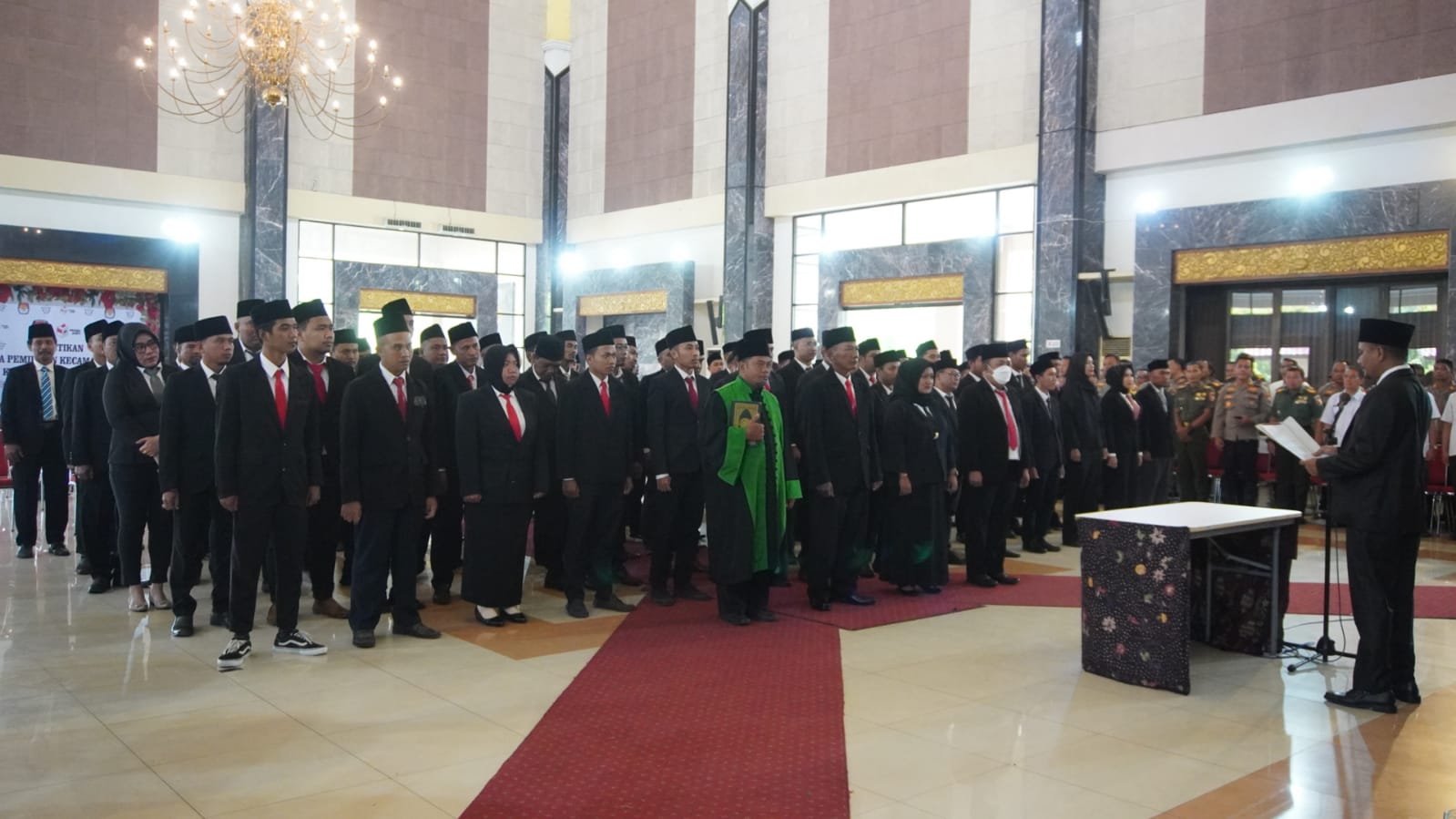 Prosesi pelantikan PPK di Gedung Serbaguna Rato Ebuh, Bangkalan.