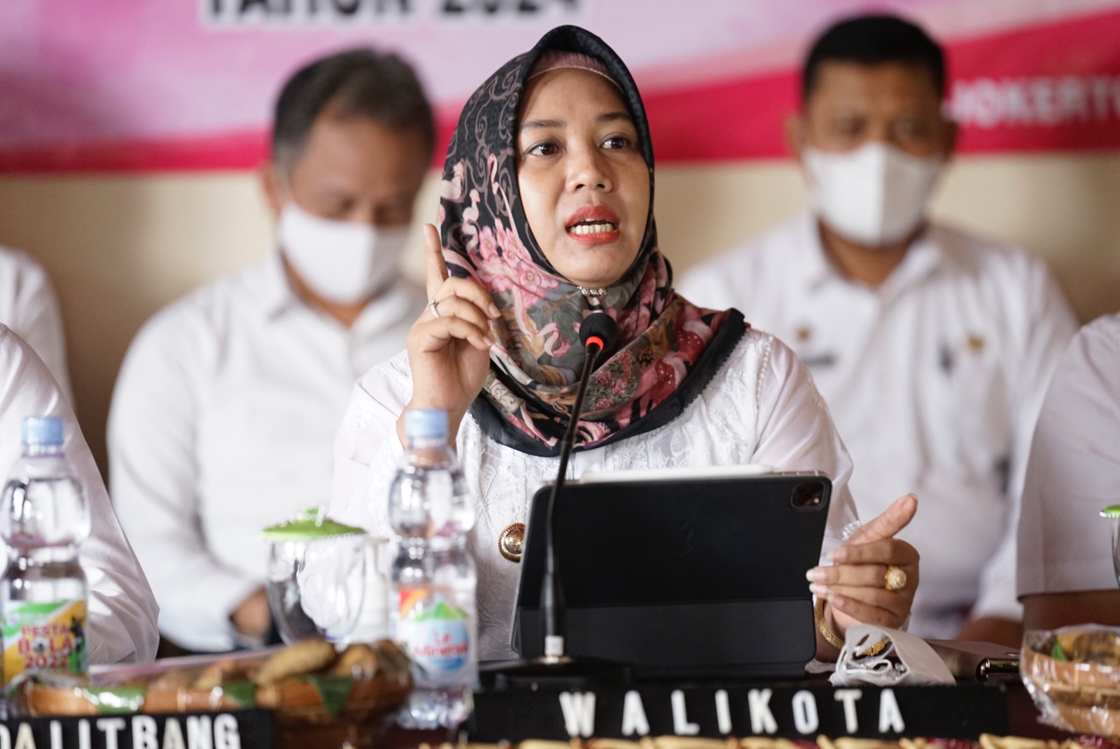 Walikota Mojokerto Ika Puspitasari terus menunjukkan kiprahnya di tingkat regional maupun nasional.