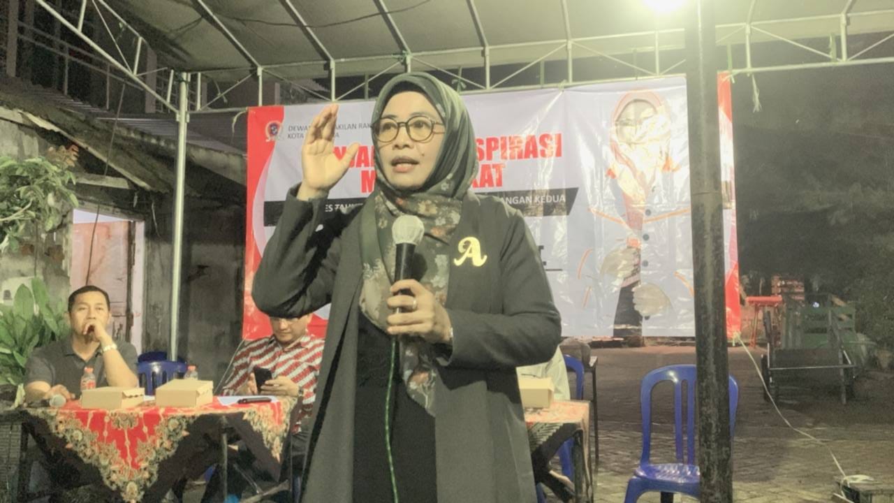 Wakil Ketua Komisi C DPRD Kota Surabaya Aning Rahmawati saat melakukan reses.