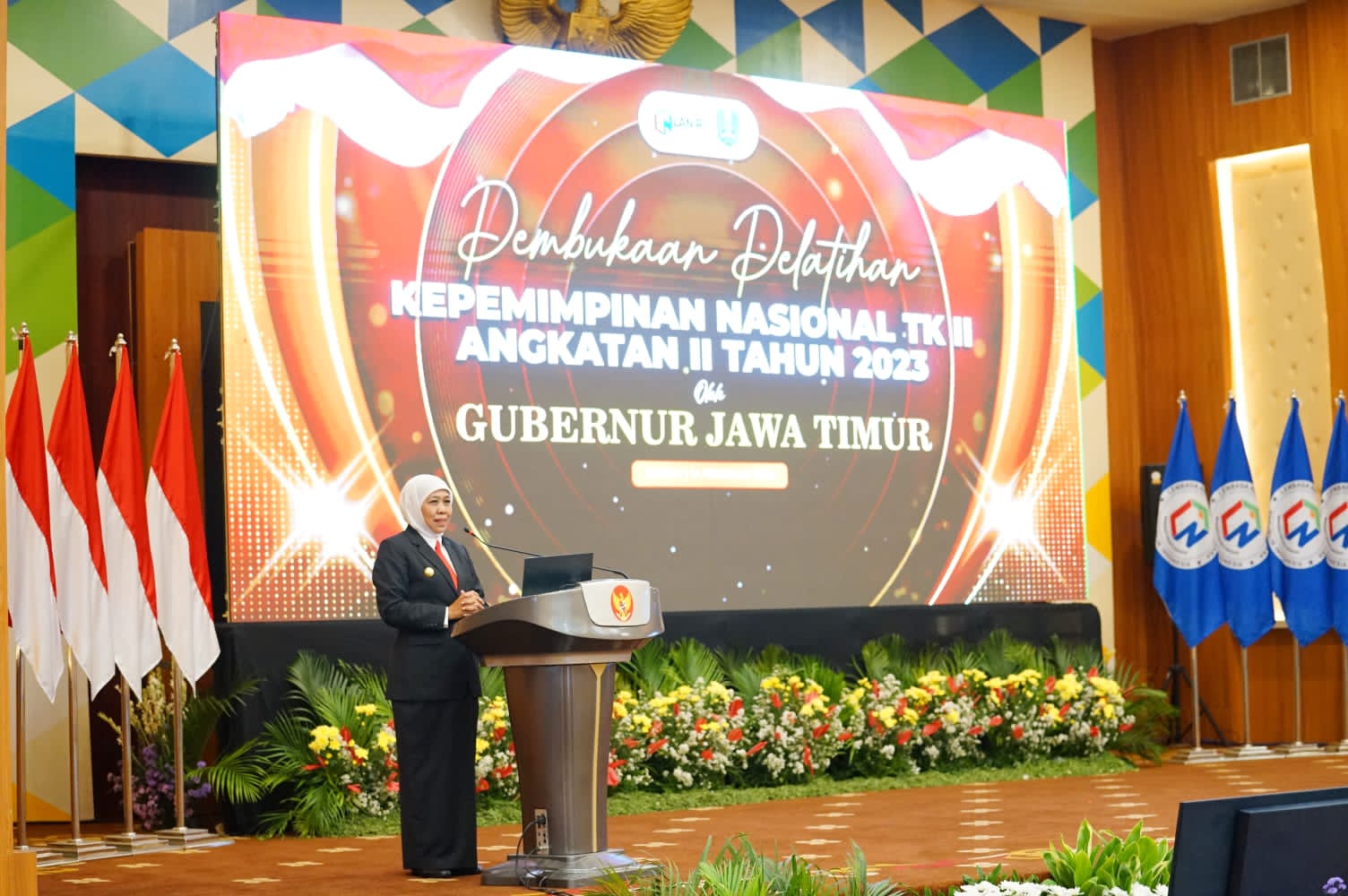 Gubernur Jawa Timur Khofifah Indar Parawansa  saat membuka PKN Tingkat II Angkatan II Tahun 2023 di Corporate University BPSDM Prov Jatim Surabaya, Selasa (14/2). SP/ARIF
