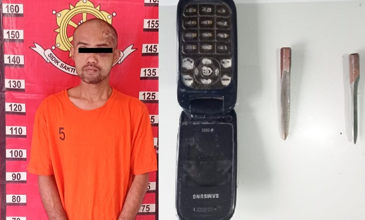 Pelaku curanmor dan barang bukti yang berhasil diamankan anggota Unit Reskrim Polsek Tenggilis Mejoyo. SP/Ariandi.