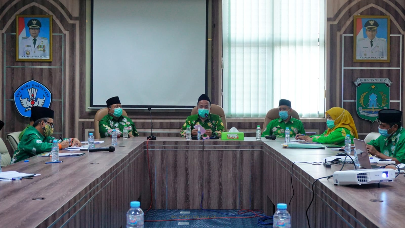 Wabup Gus Mujib saat rapat dengan seluruh ASN kabupaten Pasuruan.